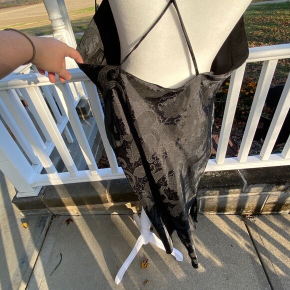 Elegant Black Chemise - Picture 5 of 8